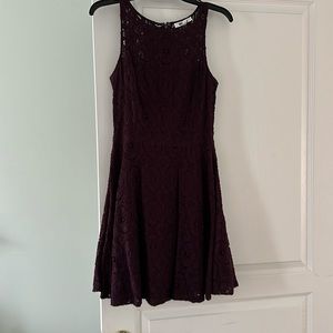 BB DAKOTA BURGANDY LACE DRESS SIZE 4